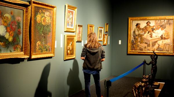 galerie foto la artsafari sunt expuse lucrari in valoare de 10 milioane de euro