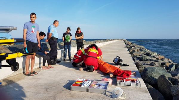 un tanar din pitesti s a inecat in dreptul plajei modern din constanta