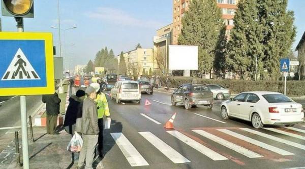 o femeie si fiica sa de 1 an au fost accidentate grav pe o trecere de pietoni din brasov