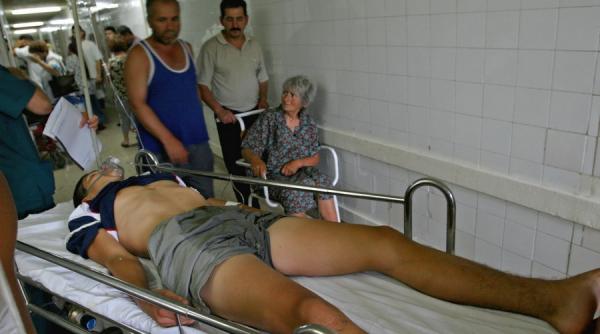 zeci de oameni internati cu toxiinfectie alimentara dupa ce au mancat la un fast food din iasi