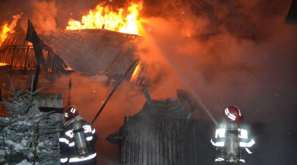 cabana autorului unui omor incendiata la cateva ore dupa producerea crimei