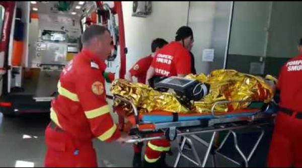 un baiat a fost adus de urgenta la bucuresti cu arsuri pe 50 din corp dupa ce a fost electrocutat pe vagonul unui tren