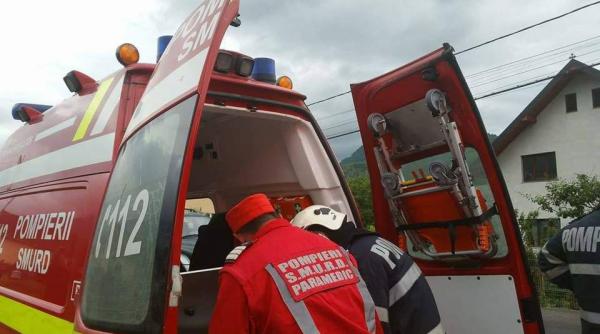 mai multi copii au fost raniti dupa ce statia de autobuz s a prabusit peste ei
