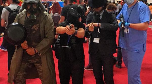 sute de fani din bucuresti participa la cea de a vi a editie a east european comic con