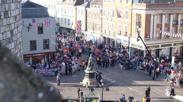 nunta regala mii de oameni se aduna la windsor pentru nunta anului