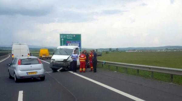 patru barbati raniti intr un accident produs pe autostrada a1 la ocna sibiului