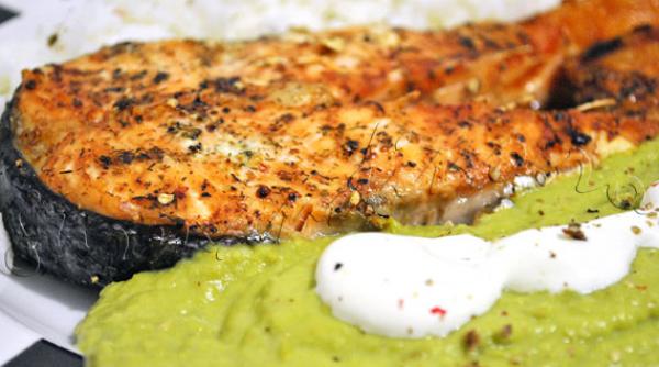 reteta zilei somon la cuptor pe pat de cous cous