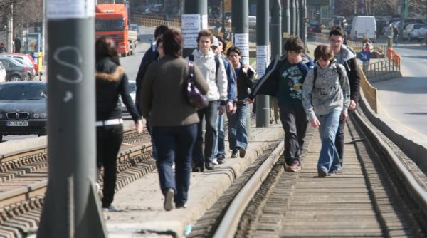 circulatia tramvaielor liniei 41 este blocata ratb infiinteaza linia naveta de autobuze 641