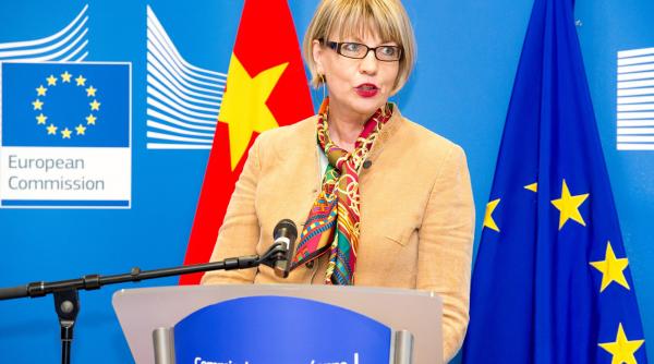 europa rusia si china incearca sa l seduca pe trump