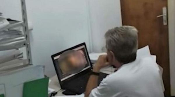 functionarul de la ajfp filmat cand urmarea imagini pornografice in timpul programului a fost destituit