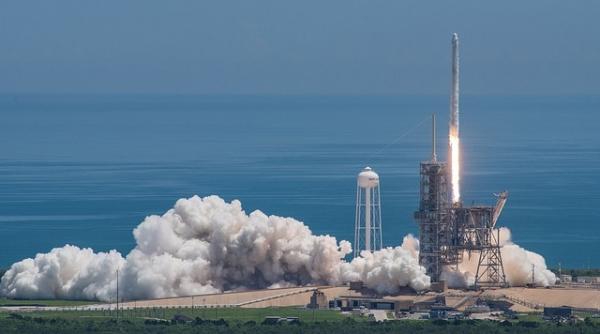 falcon9 sapte sateliti dintr o singura lansare