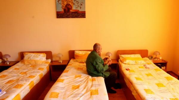 azilurile de batrani din arges unul acreditat 13 hoteluri