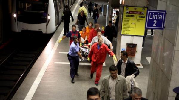 circulatia metroului perturbata unui calator i s a facut rau intr un tren aflat in statia aurel vlaicu