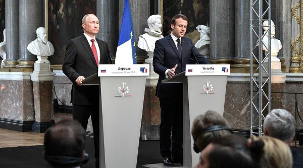 convorbiri putin macron in resedinta imperiala de la sankt petersburg