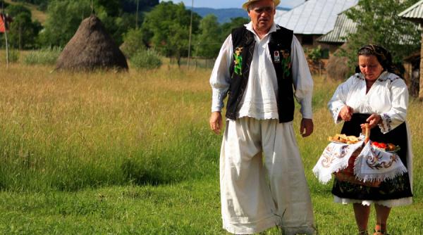 traditii si obiceiuri romanesti de rusalii si mosii de vara