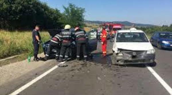 accident rutier pe dn1 doua autoturisme s au ciocnit iar patru persoane au fost ranite grav