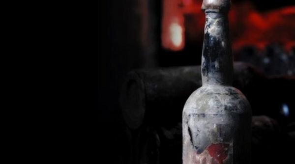 o sticla de vin din anul 1774 vanduta cu 103 700 de euro la o licitatie din franta