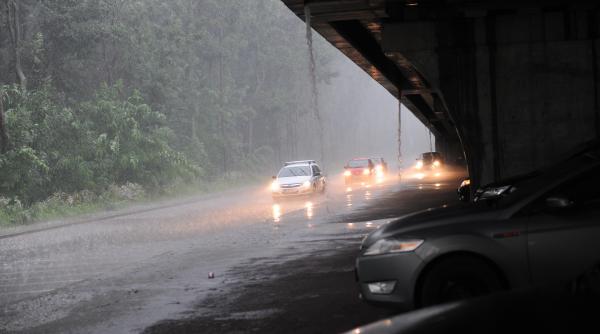 averse si descarcari electrice in judetele bihor si arges vineri dupa amiaza