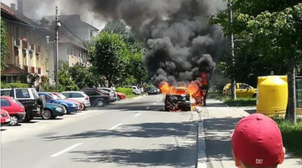o masina a ars ca o torta in centrul municipiului baia mare