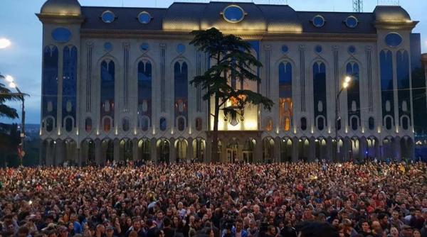 protest masiv la tbilisi pentru demisia guvernului