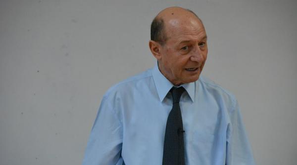 traian basescu presedintele iohannis ar trebui sa organizeze un referendum pe tema numirii procurorilor sefi