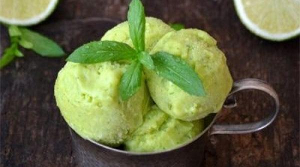 reteta zilei inghetata de avocado menta si lime