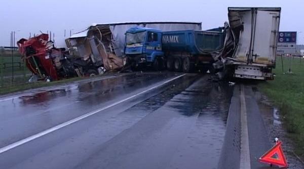 atentie soferi trafic ingreunat pe dn 7 dupa ce trei tir uri au fost implicate intr un accident