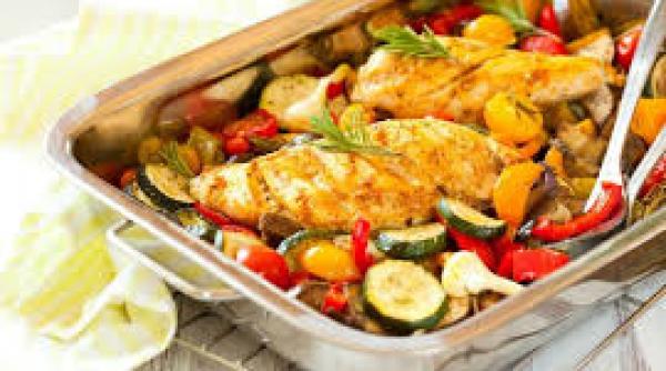 reteta zilei piept de pui cu legume la cuptor