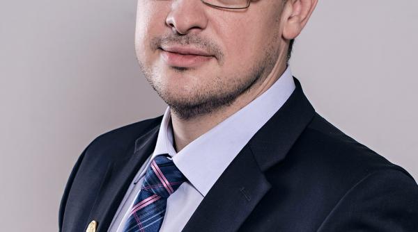 elevi cu ghiozdanele pe cantar