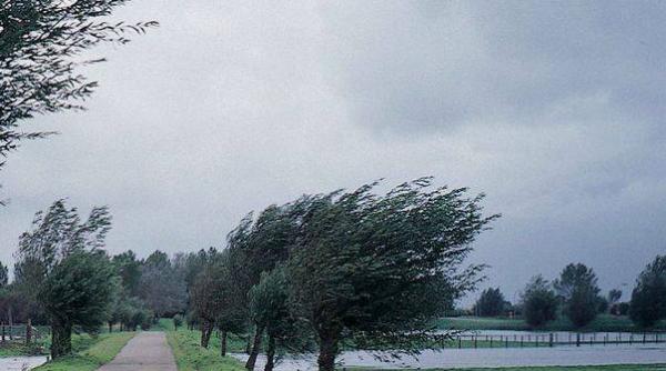 meteorologii avertizeaza vreme instabila cu averse si vant puternic in 14 judete pana miercuri dupa amiaza