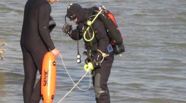 scafandrii au reusit dupa doua zile sa gaseasca trupul barbatului cazut cu caruta in canalul de irigatii