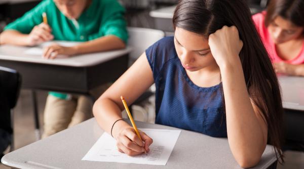 elevii de clasa a viii a termina vineri cursurile luni este prima proba a evaluarii nationale