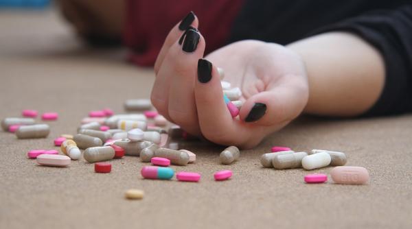 o fata de 14 ani s a sinucis dupa ce a ramas insarcinata