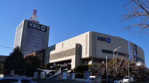 doi angajati ai media sud coreene au intrat ilegal in resedinta ambasadorului nord coreean din singapore