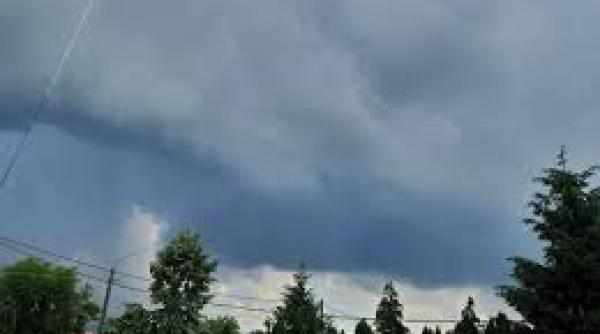 cod portocaliu de furtuni si vijelii in localitati din judetele bistrita nasaud salaj si botosani