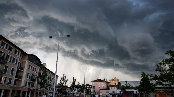 video mai multe persoane au fost ranite in timpul furtunilor din franta