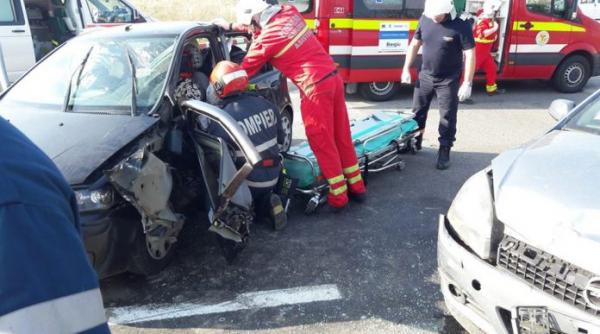 cinci persoane intre care si o gravida au fost ranite intr un accident de circulatie