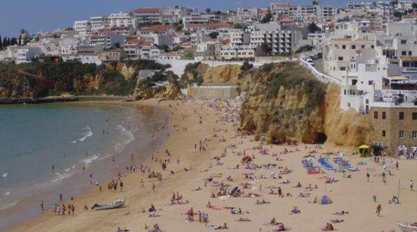 doi turisti au murit in portugalia in timp ce incercau sa si faca un selfie