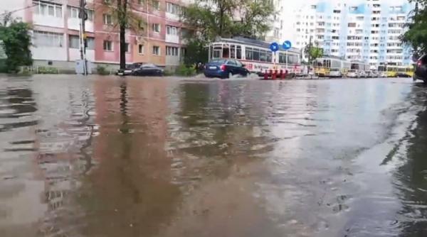 iasi mai multe strazi inundate in urma furtunii de sambata dimineata
