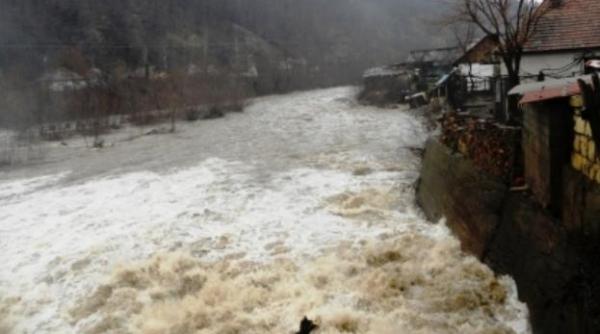 alerta hidrologi cod portocaliu de inundatii pe raurile olt si topolog pana la ora 12 00