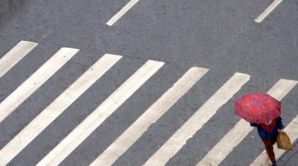 cod galben de instabilitate atmosferica in 12 judete pana la ora 16 00