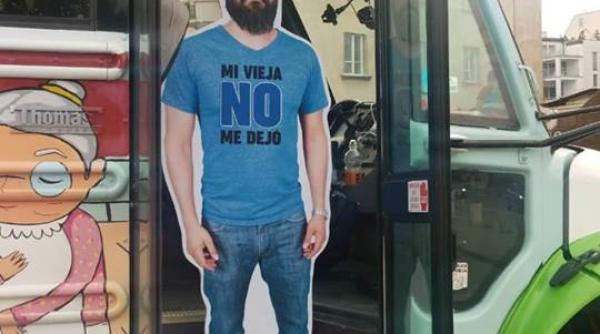 cupa mondiala 2018 de gura sotiei si a trimis in rusia o copie din carton