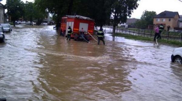 peste 20 de localitati din 11 judete afectate de vremea rea