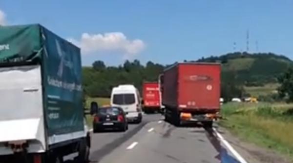 video sibiu trafic alternativ pe valea oltului intre boita si talmaciu in urma unui accident cu trei tiruri