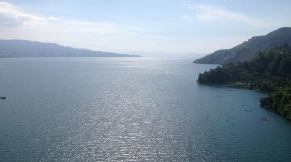 178 de persoane disparute dupa ce un feribot s a scufundat in sumatra