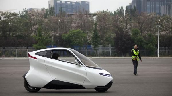 masina electrica pe doua roti