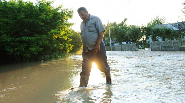 cod portocaliu de inundatii pe noua rauri din transilvania si moldova in urmatoarele ore