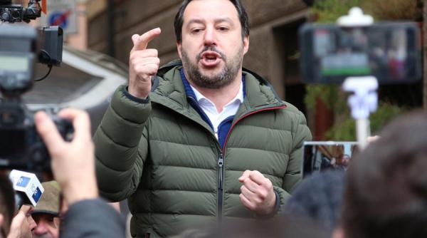 ministrul italian de interne a trecut la amenintari directe la adresa unui critic al sau