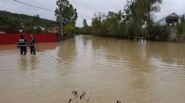 peste 20 de localitati din 14 judete afectate de ploi case anexe gospodaresti si subsoluri inundate