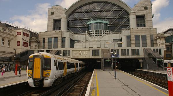 politia britanica a arestat in gara din londra un barbat care pretindea ca avea o bomba